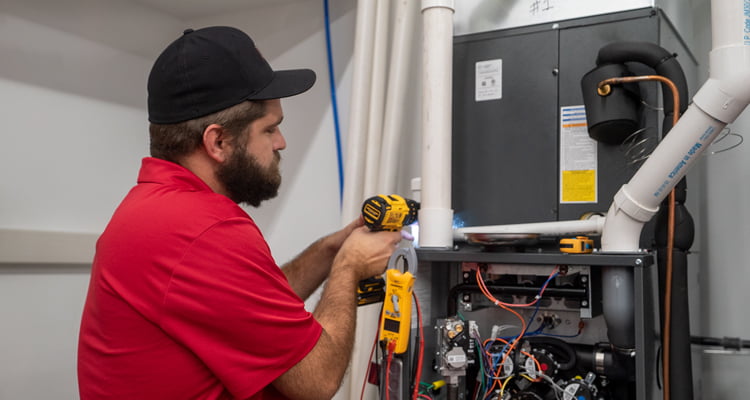 Why Fall Is the Best Time To Hire Furnace Maintenance Services